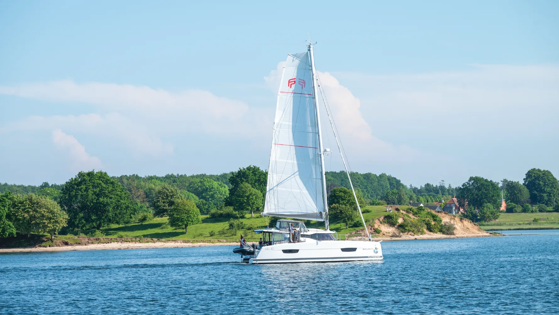 Discover beauty along Lake Windermere shores